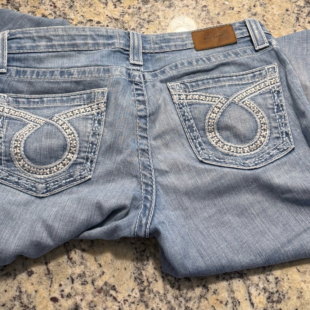 Buckle Big Star Maddie Embroidered Distressed Cropped Jeans Size 30